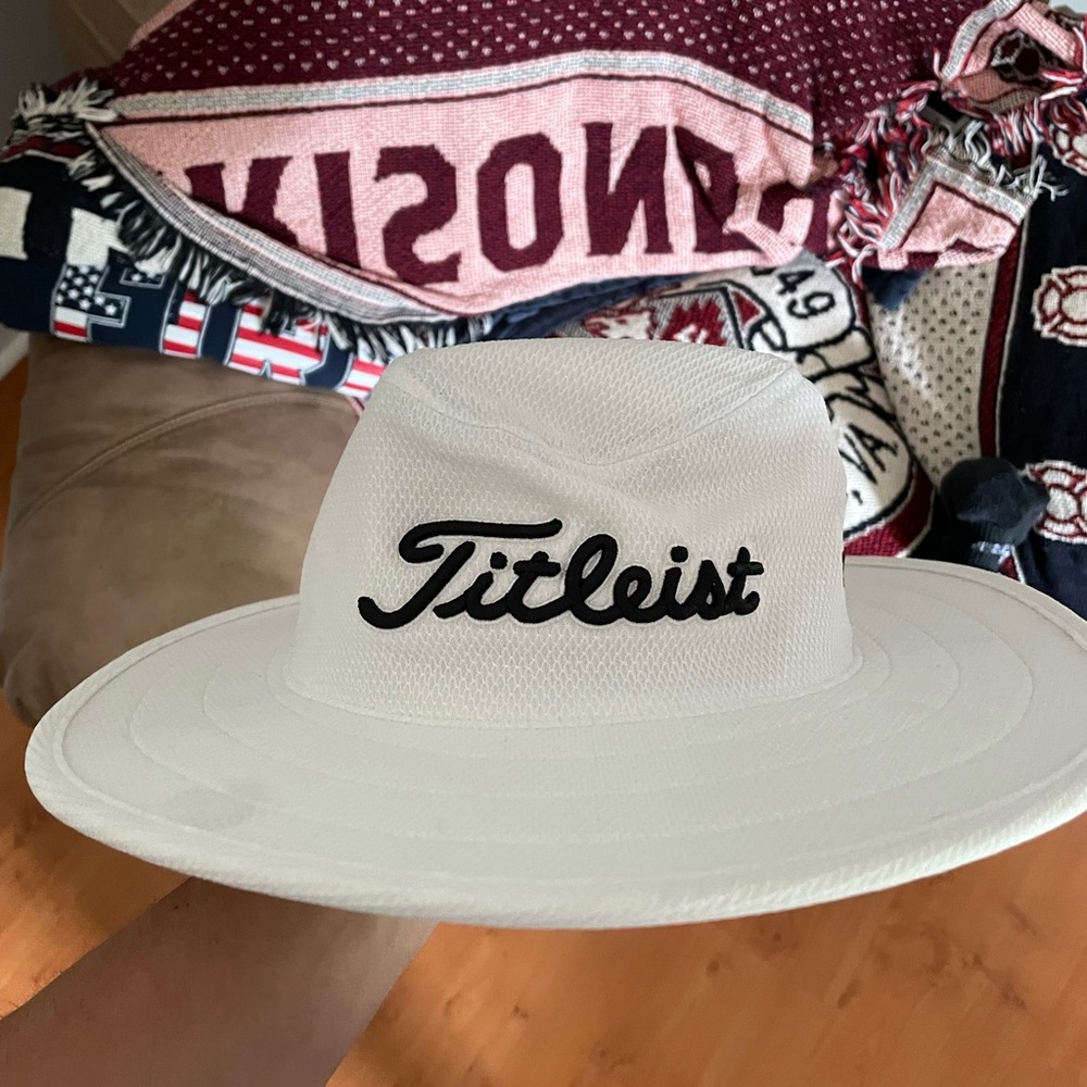 Titleist golf bucket hat M/L